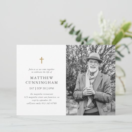 Gedenkfeier des Lebens Modernes einfaches Kreuz Einladung (Stehend Vorderseite)