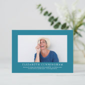 Gedenkfeier für sie| Elegantes modernes Foto Dankeskarte (Stehend Vorderseite)