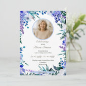 Gedenkfeier "Soft Blue Floral" Einladung (Stehend Vorderseite)