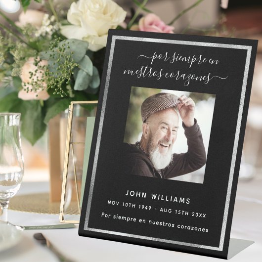 Gedenkfeier zum Schwarzen Foto Sockelschild