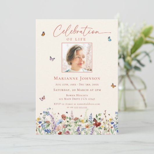 Gedenkfeier zur Wildblume der Wasserfarben Einladung (Stehend Vorderseite)