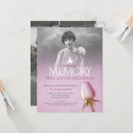 Gedenkgottesdienst Foto lila Rose Beerdigung Einladung (Vorderseite/Rückseite Beispiel)
