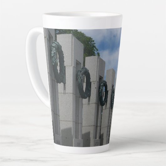 Gedenkkräne des Zweiten Weltkriegs I Milchtasse (Linke Ecke)