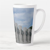 Gedenkkräne des Zweiten Weltkriegs I Milchtasse (Rechts)