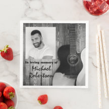 Gedenkmal für schwarze und weiße Gitarren