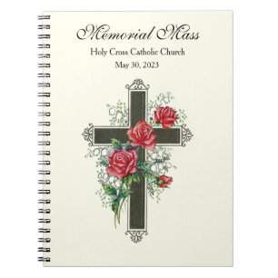 Gedenkmasse mit Kreuz und Rote Rosen Notizblock