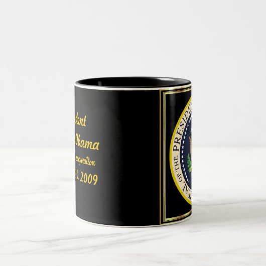 Gedenkpräsident Obama Inauguration Zweifarbige Tasse (Mittel)