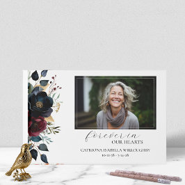 Gedenkstätte für die Beerdigung des Fotos der Burg Gästebuch