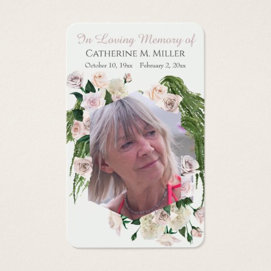 Gedenkstätte für die weißen Rosen und Grünpflanzen (Vorderseite)