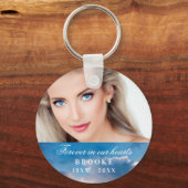 Gedenkstätte für immer in unseren Herzen Foto blau Schlüsselanhänger (Rückseite)