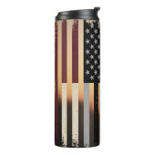 Gedenkstätte für Veteranen des Zweiten Weltkriegs  Thermosbecher (Nach links gedreht)