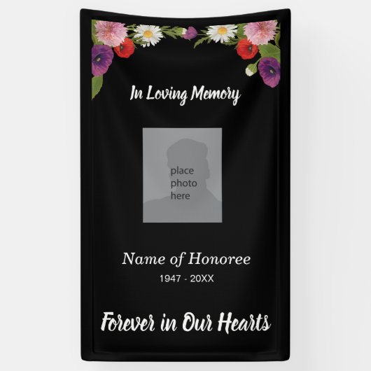 Gedenkstätte mit Blumengrenze und Foto Banner (Vertikal)