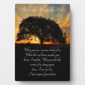 Gedenkstätte mit spirituellem Gedicht und Eichenba Fotoplatte (Vorderseite)