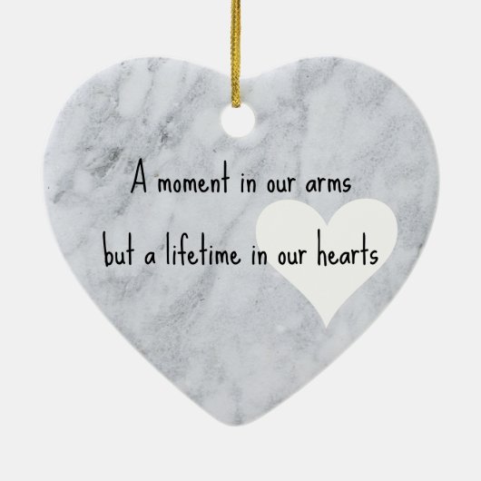 Gedenkstätte zum Verlust von Kindern mit Name und Keramik Ornament (Hinten)