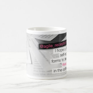 Gedränge in der Kaffee-Maschine Kaffeetasse