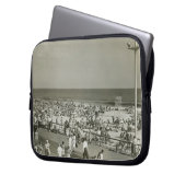 Gedrängter Strand Laptopschutzhülle (Vorderseite Links)