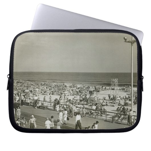 Gedrängter Strand Laptopschutzhülle (Vorderseite)