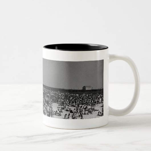Gedrängter Strand Zweifarbige Tasse (Rechts)