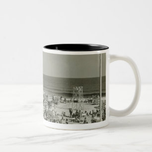 Gedrängter Strand Zweifarbige Tasse