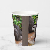 **"Geduld am Wasser: Zwei kleine graue Otters Pappbecher (Rechts)