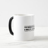 Geduld ist solch eine Zeitverschwendung Verwandlungstasse (Vorderseite Links)