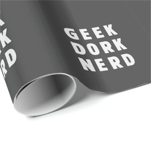 Geek, Depp, Nerd (und Lieben es) Geschenkpapier (Rolleneckpunkt)
