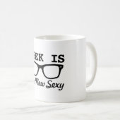 Geek ist die neue sexy Tasse (VorderseiteRechts)