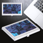 Geek Out Nerd PCB Blue Electronic Circuit Board Visitenkarten Etui<br><div class="desc">PCB Circuit Board Geschenke für Geeks oder Geschenke für Nerd. Hier ist eine für den Computer-Nerd oder Geeks in uns allen. Mit diesem PCB Electronic Circuit Board können Sie Ihren Nerd ausstrecken. Dies ist ein nahes Bild einer Leiterplatte oder einer elektronischen Platine.</div>