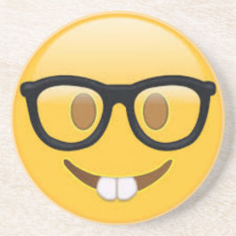 Geeky Emoji stellen gegenüber Getränkeuntersetzer