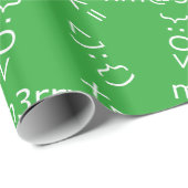 Geeky Emoticon-Weihnachtsgemustertes Grün Geschenkpapier (Rolleneckpunkt)