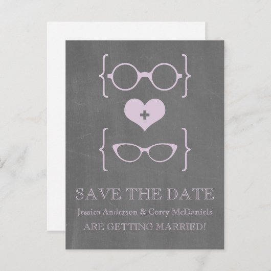 Geeky Glasses Chalkboard Save the Date Postkarte (Vorne/Hinten)