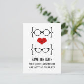 Geeky Glasses Save the Date Postcard Ankündigungspostkarte (Stehend Vorderseite)
