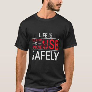 Geeky It Computer Nerd Entfernen Sie USB sicher T-Shirt