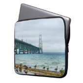 Geese auf Mighty Mac Laptopschutzhülle (Vorderseite Links)