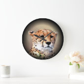 Geetah Portrait von Vollmond: Die Gnade der Natur Große Wanduhr (Zuhause)