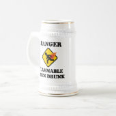 Gefahr entzündlich bei Betrunkener Furz Spaß Bierglas (Vorderseite Links)