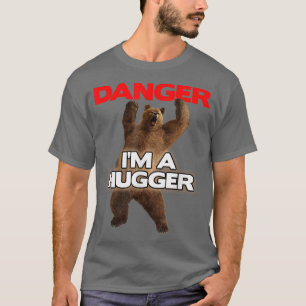 Gefahr im a Big HuggerFunny Dangerous Bear Hugging T-Shirt