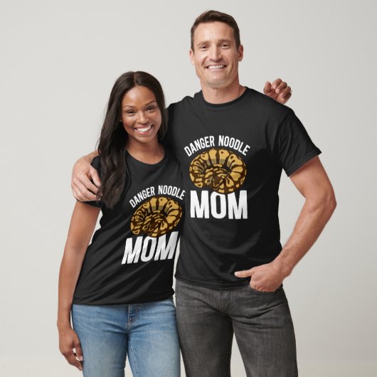 Gefahr Nudel Mama Ballpython Mama Ballpython Besit T-Shirt (Unisex)