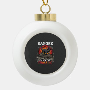 Gefahr Schwarze Katze überquert Halloween Hexenhut Keramik Kugel-Ornament