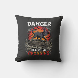 Gefahr Schwarze Katze überquert Halloween Hexenhut Kissen