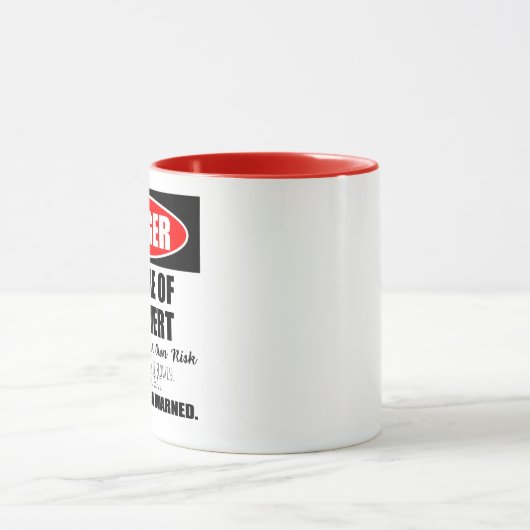 Gefahr Vorsicht vor dem Introvert-Zeichen Tasse (Zentrum)