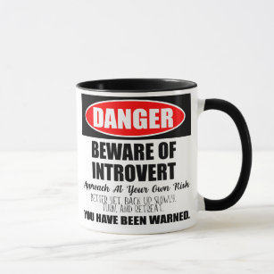 Gefahr Vorsicht vor dem Introvert-Zeichen Tasse