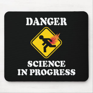 Gefahr Wissenschaft in Arbeit - Flammender Furz Hu Mousepad