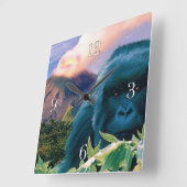 Gefährdeter Berggorilla & Afrikanischer Vulkan Quadratische Wanduhr (Winkel)