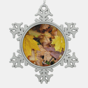 Gefallene Ahornblätter Gelber Herbst Natur Schneeflocken Zinn-Ornament