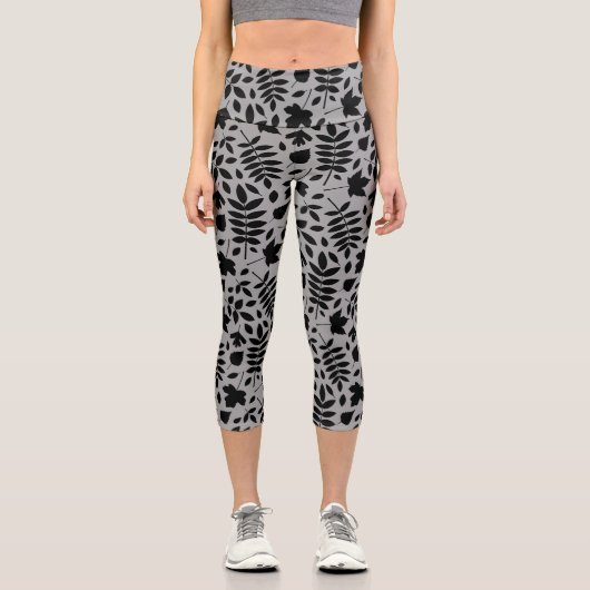 Gefallene Blätter Lg Muster Schwarz auf Grau Capri Leggings (Vorderseite)