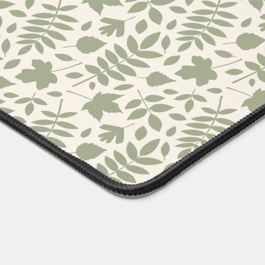 Gefallene Blätter Muster grün auf Creme Schreibtischunterlage (Ecke)