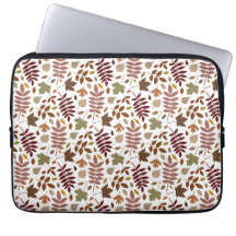 Gefallene Blätter Muster-Herbstfarben auf Weiß