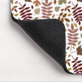 Gefallene Blätter Muster-Herbstfarben auf Weiß Mousepad (Ecke)