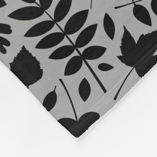 Gefallene Blätter Rpt Pattern Schwarz auf Grau Fleecedecke (Ecke)